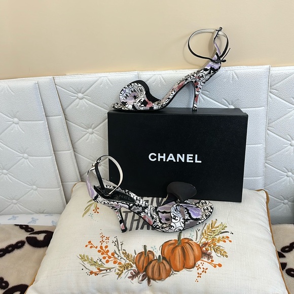 🌺🌺 CHANEL SANDALS SIZE 38.5 - Picture 2 of 10
